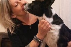 Nicole kisses
